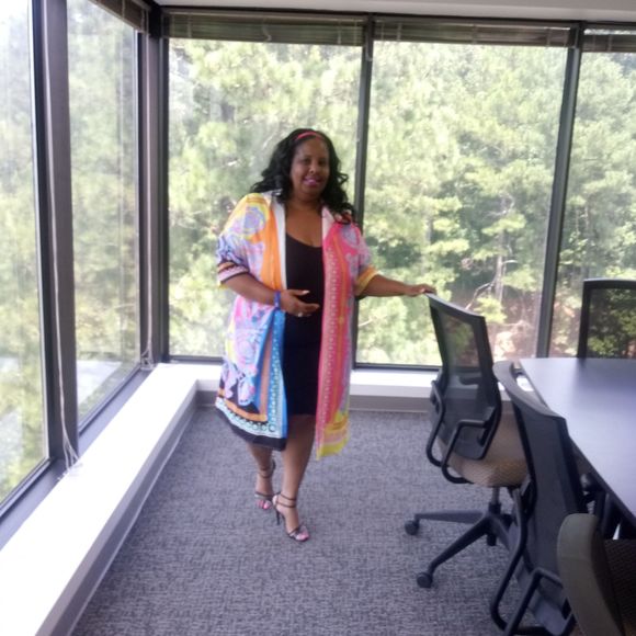 Meet your Posher, Avril - Picture 1 of 1